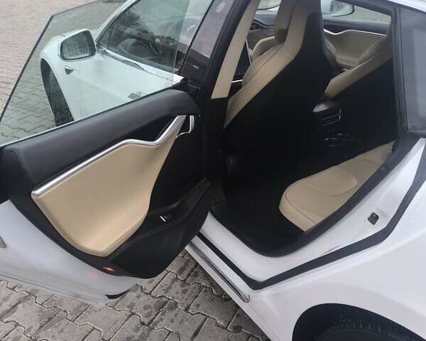 Білий Тесла Модель С, об'ємом двигуна 0 л та пробігом 206 тис. км за 14900 $, фото 7 на Automoto.ua
