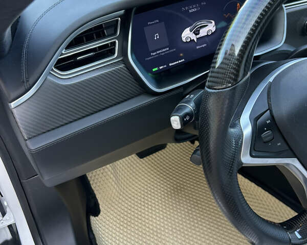 Белый Тесла Модель С, объемом двигателя 0 л и пробегом 130 тыс. км за 28200 $, фото 2 на Automoto.ua