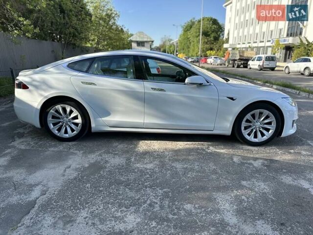 Белый Тесла Модель С, объемом двигателя 0 л и пробегом 99 тыс. км за 24500 $, фото 3 на Automoto.ua