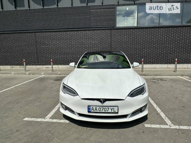 Белый Тесла Модель С, объемом двигателя 0 л и пробегом 155 тыс. км за 24500 $, фото 6 на Automoto.ua