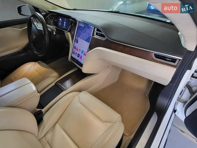 Білий Тесла Модель С, об'ємом двигуна 0 л та пробігом 205 тис. км за 18000 $, фото 4 на Automoto.ua