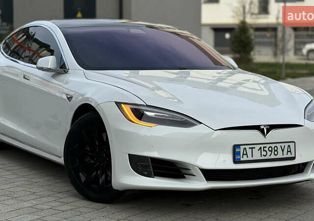 Белый Тесла Модель С, объемом двигателя 0 л и пробегом 102 тыс. км за 17990 $, фото 2 на Automoto.ua