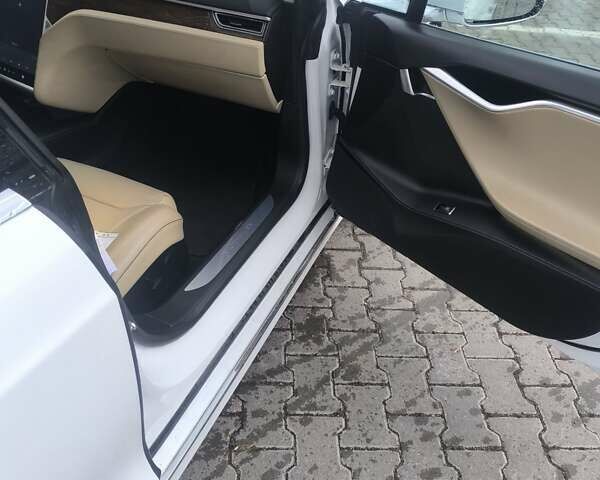 Білий Тесла Модель С, об'ємом двигуна 0 л та пробігом 206 тис. км за 14900 $, фото 4 на Automoto.ua