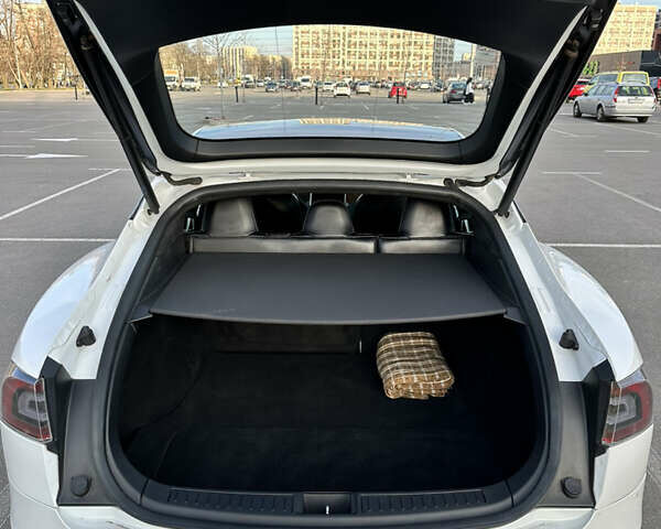 Белый Тесла Модель С, объемом двигателя 0 л и пробегом 104 тыс. км за 39500 $, фото 14 на Automoto.ua