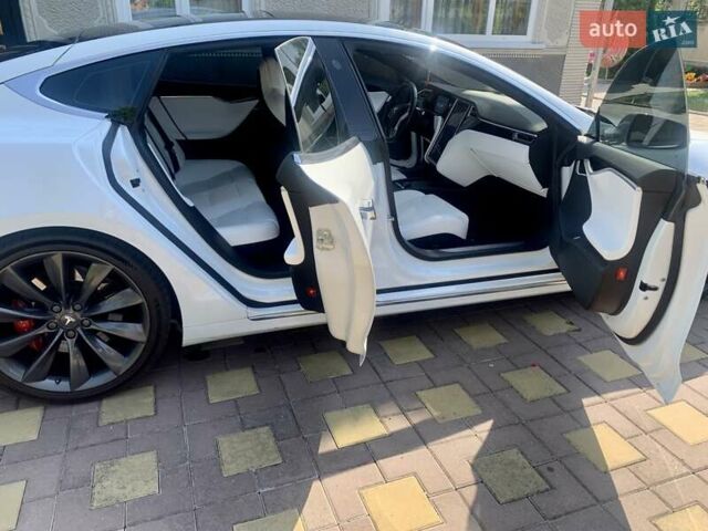 Белый Тесла Модель С, объемом двигателя 0 л и пробегом 84 тыс. км за 31500 $, фото 20 на Automoto.ua