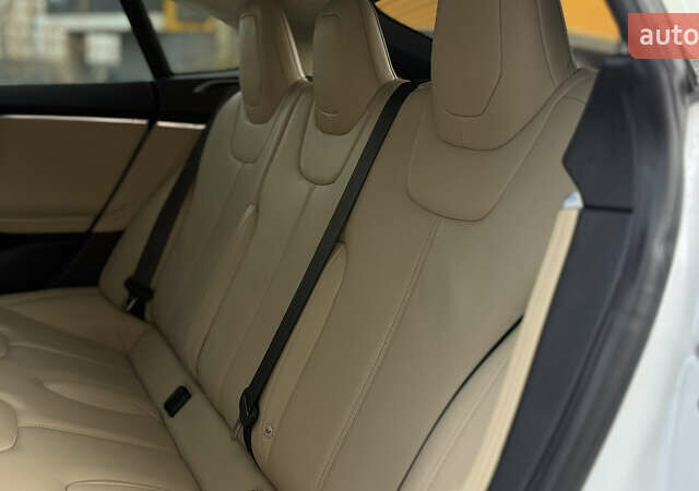 Белый Тесла Модель С, объемом двигателя 0 л и пробегом 102 тыс. км за 17990 $, фото 39 на Automoto.ua