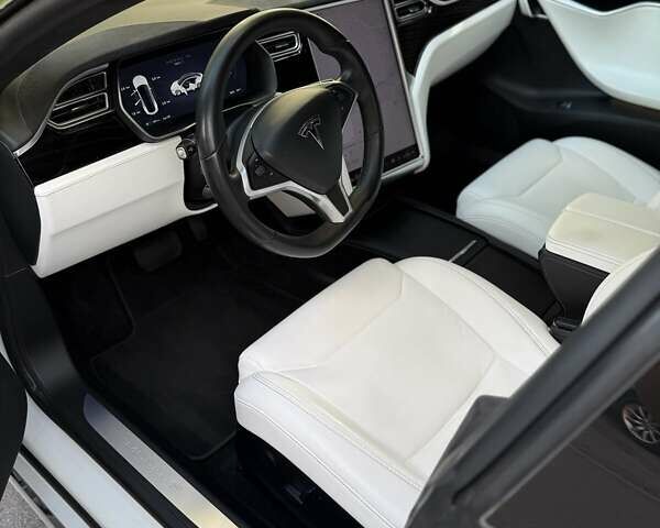 Белый Тесла Модель С, объемом двигателя 0 л и пробегом 121 тыс. км за 20900 $, фото 11 на Automoto.ua