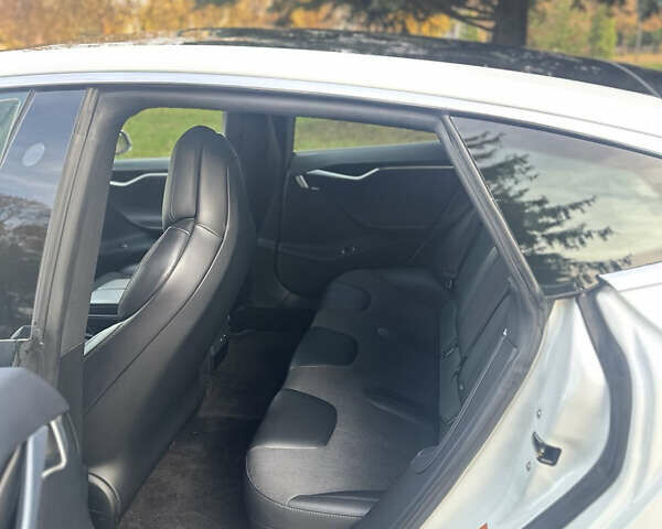 Білий Тесла Модель С, об'ємом двигуна 0 л та пробігом 75 тис. км за 15900 $, фото 8 на Automoto.ua