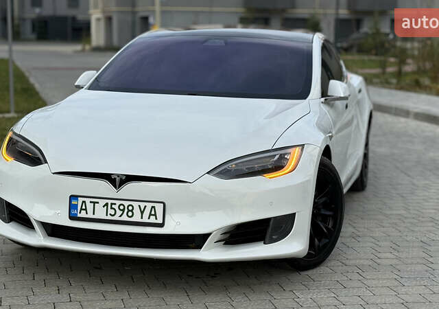 Белый Тесла Модель С, объемом двигателя 0 л и пробегом 102 тыс. км за 17990 $, фото 3 на Automoto.ua