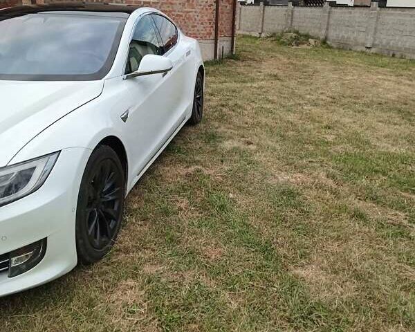 Белый Тесла Модель С, объемом двигателя 0 л и пробегом 250 тыс. км за 15500 $, фото 26 на Automoto.ua