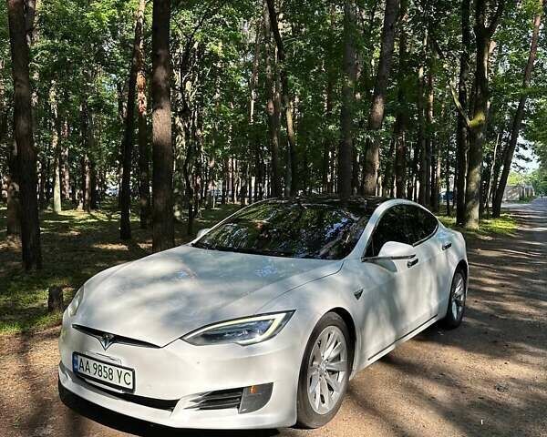 Белый Тесла Модель С, объемом двигателя 0 л и пробегом 159 тыс. км за 17999 $, фото 1 на Automoto.ua