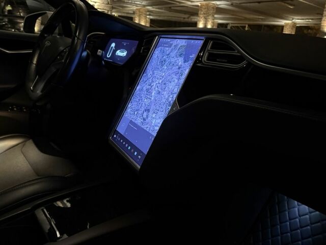 Белый Тесла Модель С, объемом двигателя 0 л и пробегом 218 тыс. км за 17000 $, фото 18 на Automoto.ua