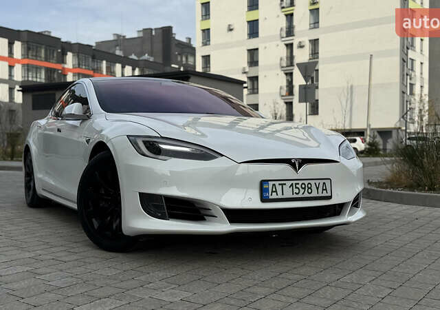 Белый Тесла Модель С, объемом двигателя 0 л и пробегом 102 тыс. км за 17990 $, фото 6 на Automoto.ua