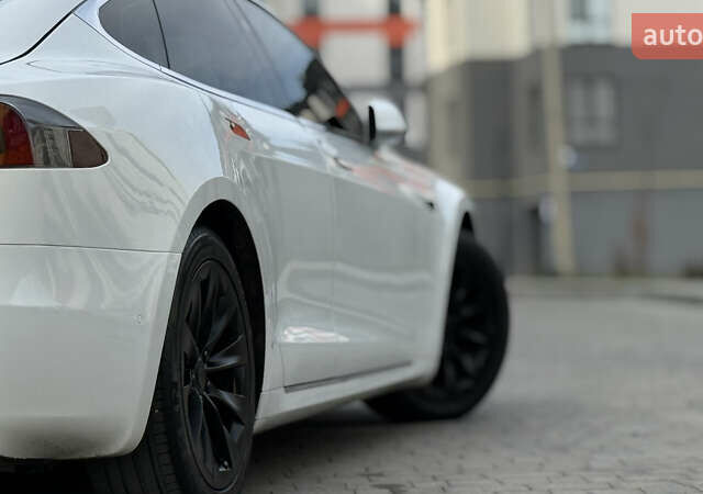 Белый Тесла Модель С, объемом двигателя 0 л и пробегом 102 тыс. км за 17990 $, фото 30 на Automoto.ua