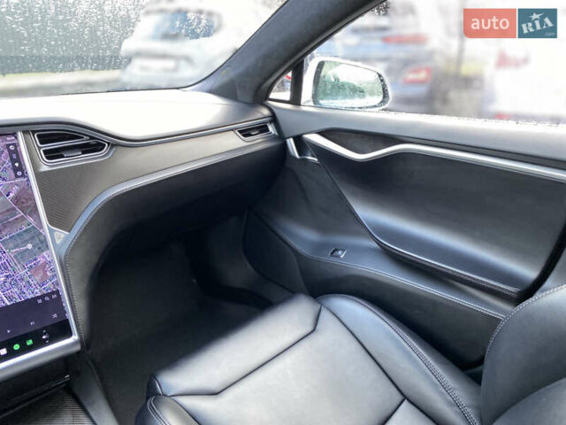 Білий Тесла Модель С, об'ємом двигуна 0 л та пробігом 246 тис. км за 16999 $, фото 88 на Automoto.ua