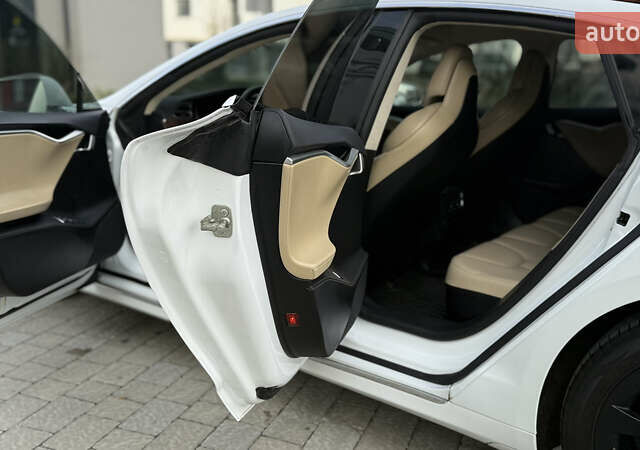 Белый Тесла Модель С, объемом двигателя 0 л и пробегом 102 тыс. км за 17990 $, фото 36 на Automoto.ua