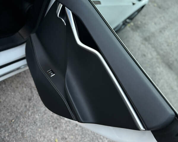 Тесла Модель С 2017 в Киеве на Automoto.ua Белый Тесла Модель С, объемом двигателя 0 л и пробегом 75 тыс. км за 15700 $, фото 23 на Automoto.ua