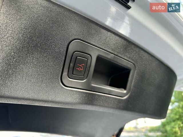 Белый Тесла Модель С, объемом двигателя 0 л и пробегом 99 тыс. км за 24500 $, фото 17 на Automoto.ua