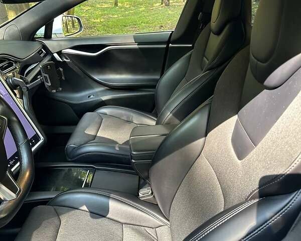 Белый Тесла Модель С, объемом двигателя 0 л и пробегом 159 тыс. км за 17999 $, фото 8 на Automoto.ua