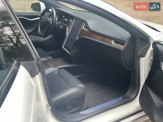 Белый Тесла Модель С, объемом двигателя 0 л и пробегом 90 тыс. км за 18000 $, фото 3 на Automoto.ua