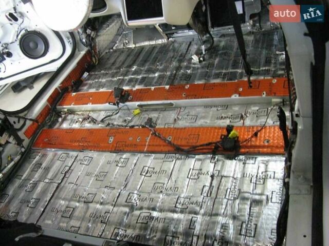 Белый Тесла Модель С, объемом двигателя 0 л и пробегом 176 тыс. км за 22400 $, фото 4 на Automoto.ua