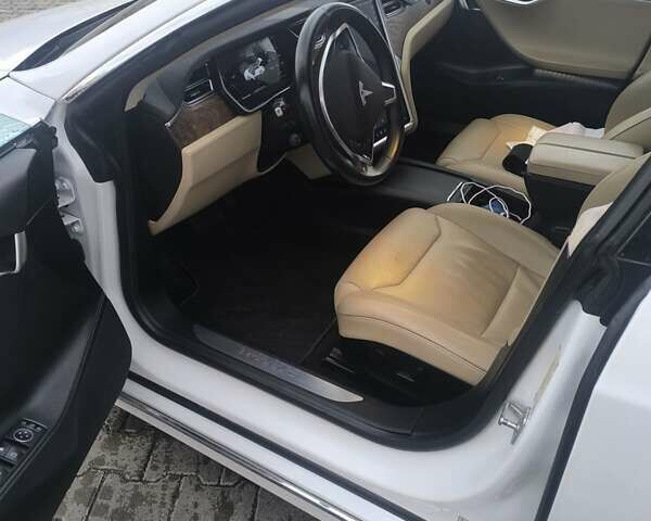 Білий Тесла Модель С, об'ємом двигуна 0 л та пробігом 206 тис. км за 14900 $, фото 2 на Automoto.ua