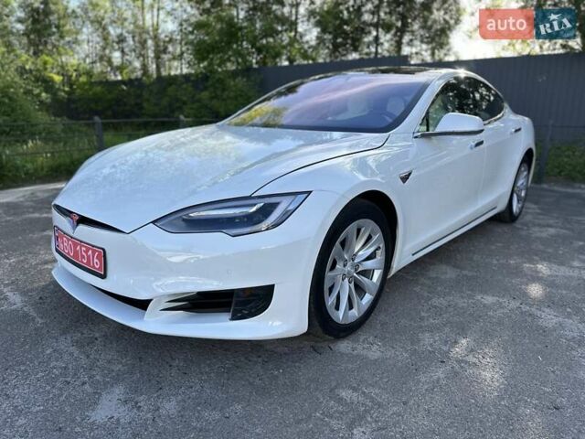 Белый Тесла Модель С, объемом двигателя 0 л и пробегом 99 тыс. км за 24500 $, фото 1 на Automoto.ua