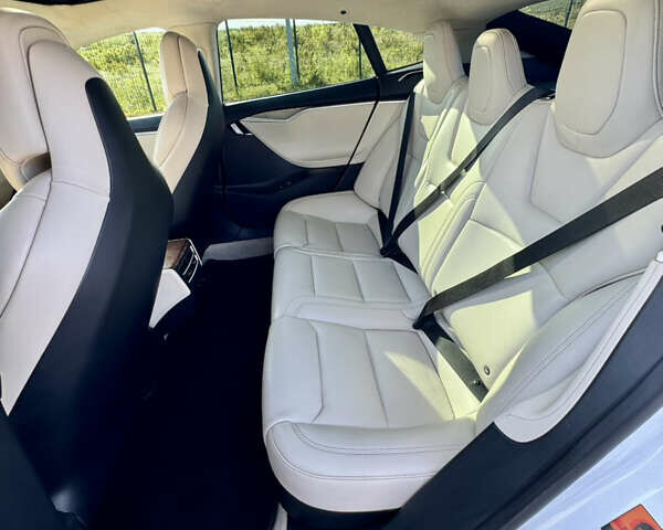 Белый Тесла Модель С, объемом двигателя 0 л и пробегом 130 тыс. км за 22800 $, фото 26 на Automoto.ua