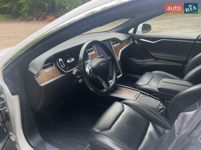 Белый Тесла Модель С, объемом двигателя 0 л и пробегом 89 тыс. км за 18550 $, фото 4 на Automoto.ua