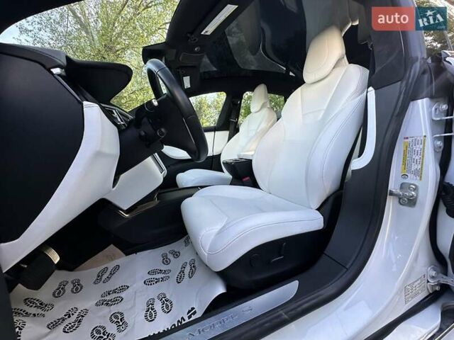 Белый Тесла Модель С, объемом двигателя 0 л и пробегом 99 тыс. км за 24500 $, фото 11 на Automoto.ua