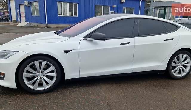 Белый Тесла Модель С, объемом двигателя 0 л и пробегом 207 тыс. км за 19300 $, фото 17 на Automoto.ua