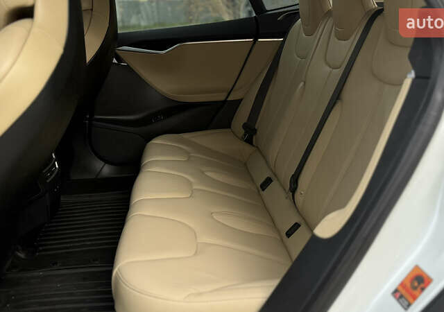 Белый Тесла Модель С, объемом двигателя 0 л и пробегом 102 тыс. км за 17990 $, фото 38 на Automoto.ua