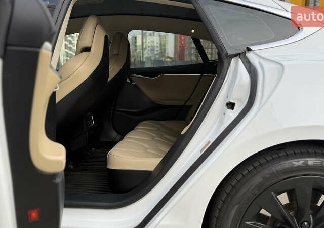 Белый Тесла Модель С, объемом двигателя 0 л и пробегом 102 тыс. км за 17990 $, фото 37 на Automoto.ua