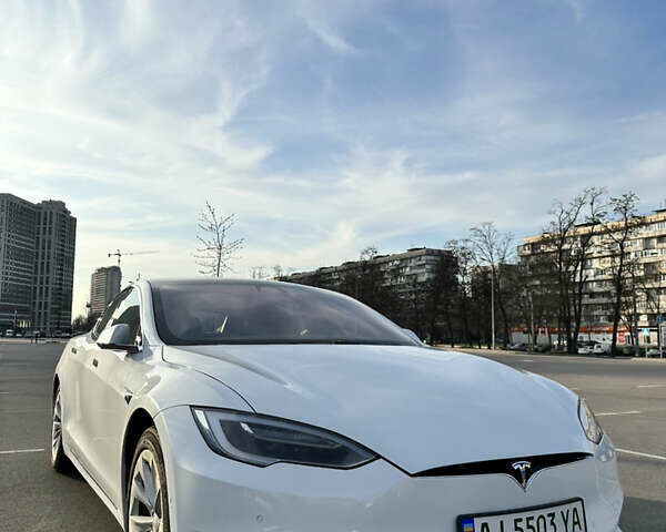 Белый Тесла Модель С, объемом двигателя 0 л и пробегом 104 тыс. км за 39500 $, фото 1 на Automoto.ua