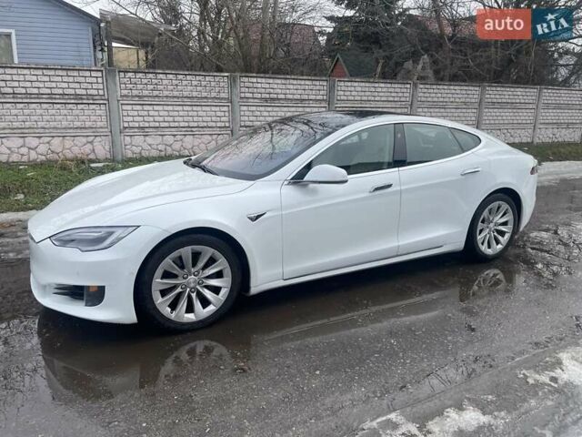 Белый Тесла Модель С, объемом двигателя 0 л и пробегом 275 тыс. км за 15200 $, фото 1 на Automoto.ua