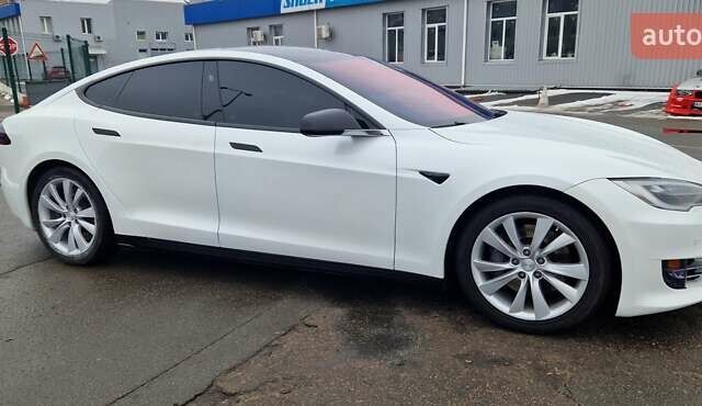 Белый Тесла Модель С, объемом двигателя 0 л и пробегом 207 тыс. км за 19300 $, фото 6 на Automoto.ua