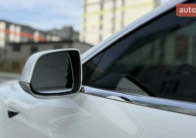 Белый Тесла Модель С, объемом двигателя 0 л и пробегом 102 тыс. км за 17990 $, фото 31 на Automoto.ua