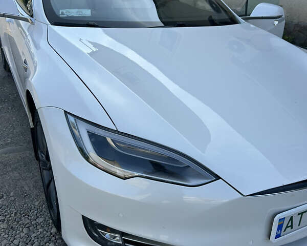 Белый Тесла Модель С, объемом двигателя 0 л и пробегом 130 тыс. км за 28200 $, фото 3 на Automoto.ua