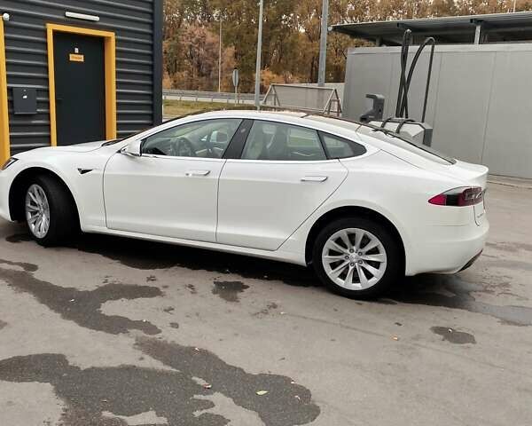 Белый Тесла Модель С, объемом двигателя 0 л и пробегом 176 тыс. км за 22400 $, фото 1 на Automoto.ua