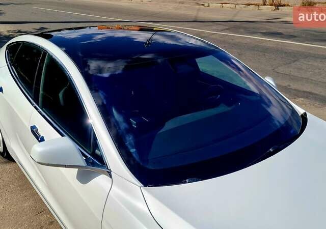 Белый Тесла Модель С, объемом двигателя 0 л и пробегом 160 тыс. км за 22999 $, фото 37 на Automoto.ua