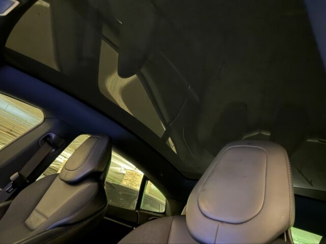 Белый Тесла Модель С, объемом двигателя 0 л и пробегом 218 тыс. км за 17000 $, фото 10 на Automoto.ua