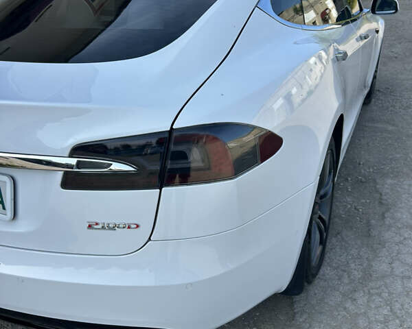 Белый Тесла Модель С, объемом двигателя 0 л и пробегом 130 тыс. км за 28200 $, фото 7 на Automoto.ua