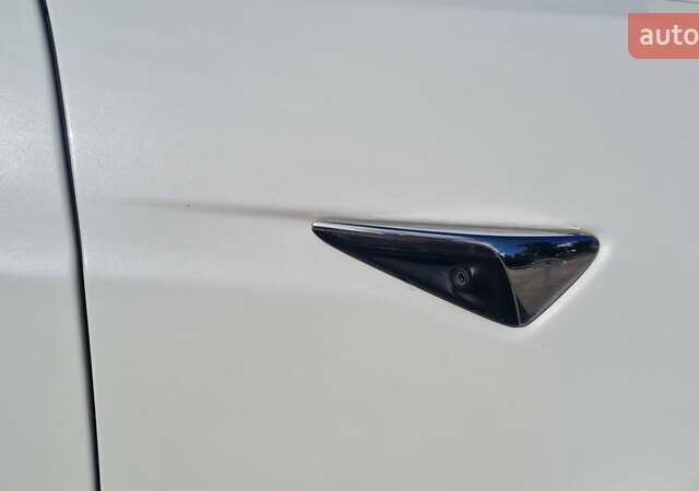 Белый Тесла Модель С, объемом двигателя 0 л и пробегом 160 тыс. км за 22999 $, фото 38 на Automoto.ua