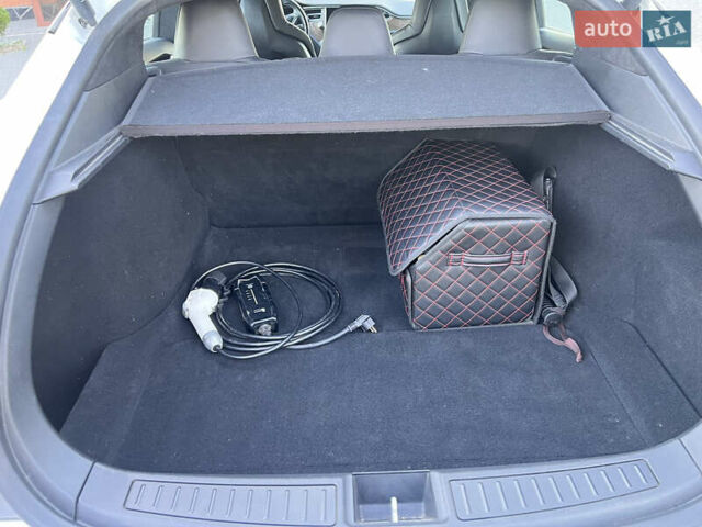Білий Тесла Модель С, об'ємом двигуна 0 л та пробігом 130 тис. км за 21700 $, фото 19 на Automoto.ua