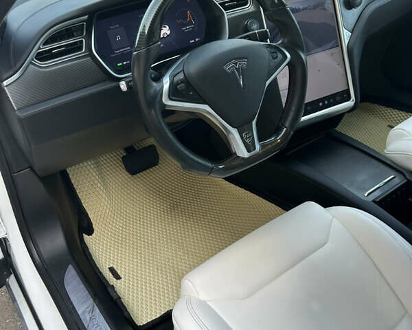 Белый Тесла Модель С, объемом двигателя 0 л и пробегом 130 тыс. км за 28200 $, фото 6 на Automoto.ua