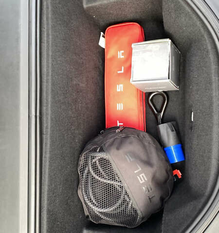 Білий Тесла Модель С, об'ємом двигуна 0 л та пробігом 246 тис. км за 16999 $, фото 102 на Automoto.ua