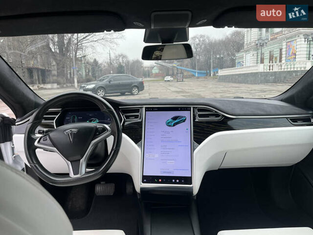 Белый Тесла Модель С, объемом двигателя 0 л и пробегом 115 тыс. км за 20300 $, фото 9 на Automoto.ua