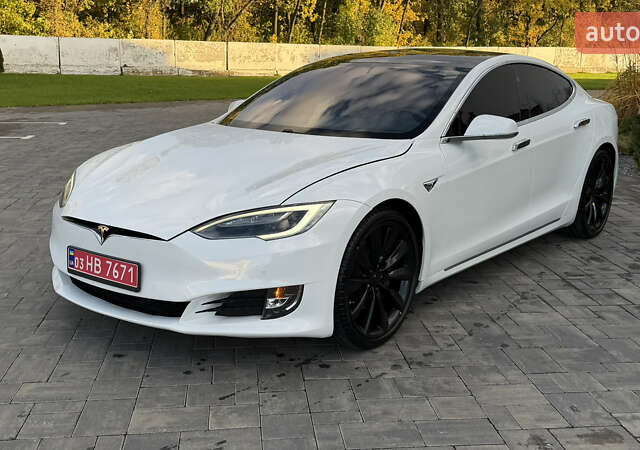 Белый Тесла Модель С, объемом двигателя 0 л и пробегом 192 тыс. км за 17600 $, фото 1 на Automoto.ua