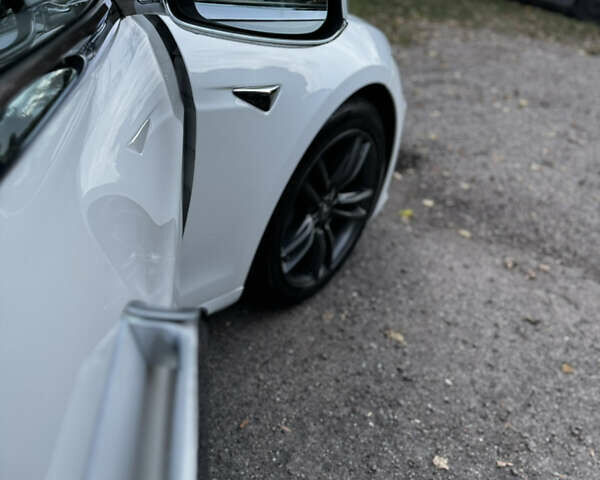 Тесла Модель С 2017 в Киеве на Automoto.ua Белый Тесла Модель С, объемом двигателя 0 л и пробегом 75 тыс. км за 15700 $, фото 24 на Automoto.ua