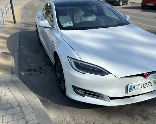 Белый Тесла Модель С, объемом двигателя 0 л и пробегом 130 тыс. км за 28200 $, фото 1 на Automoto.ua